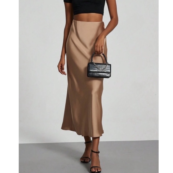 Satin Chic midi skirt in Olive Green - Picture 10 of 16